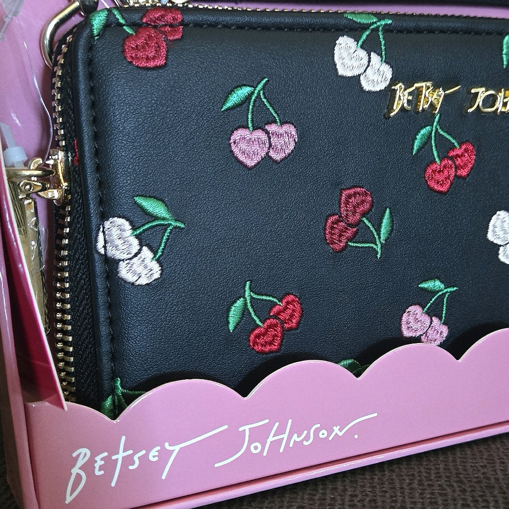 Betsey Johnson Embroidered🪡 Cherries🍒 Zip Around Wristlet - NIB - Picture 2 of 16